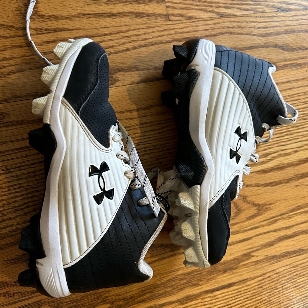 Boys- Under Armour Boy Cleats